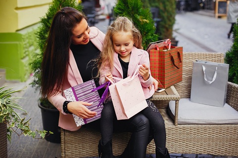 Mom and Kids Shopping Guide